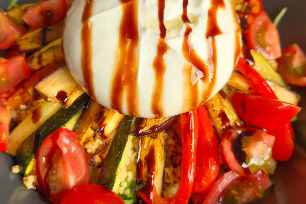 Couscous met geroosterde groenten en burrata