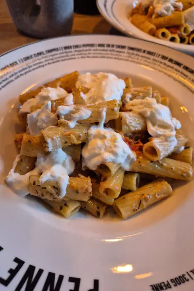 Pasta in romige saus met zongedroogde tomaatjes